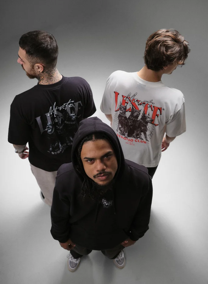 Camiseta Oversized Estampada Dobermann Preto