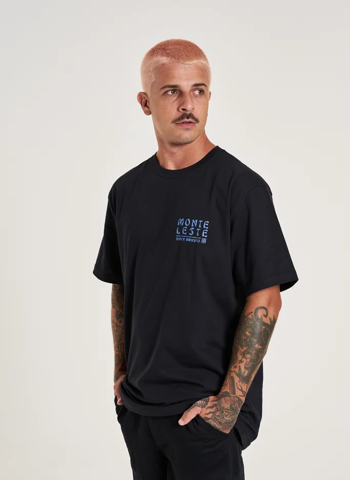 Camiseta Regular Estampada - China Preto